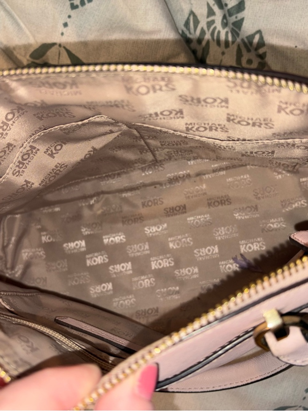 Michael Kors Emmy Lg Dome
Satchel Pink - Picture 3 of 6